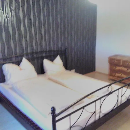 Doppelbett In Апартаменты